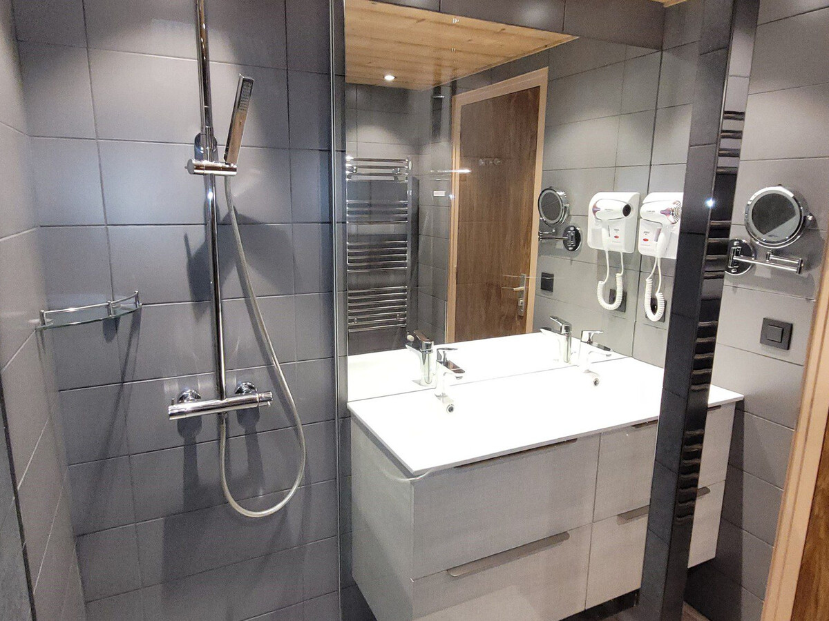 Appart 85m² rénové face aux pistes, 3 ch, parking - Photo 12