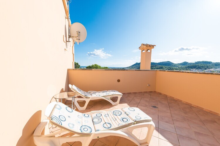 Villa Solluna : piscine & véranda vue montagnes - Photo 25