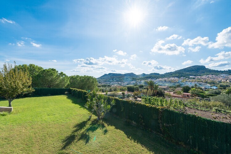 Villa Solluna : piscine & véranda vue montagnes - Photo 32