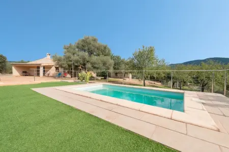Villa Sa Plana à Calvià : piscine d'eau salée et nature