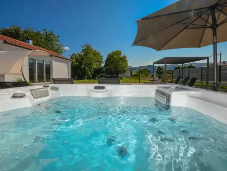 Maison Bilić à Imotski : piscine chauffée et 5 chambres : photo 2