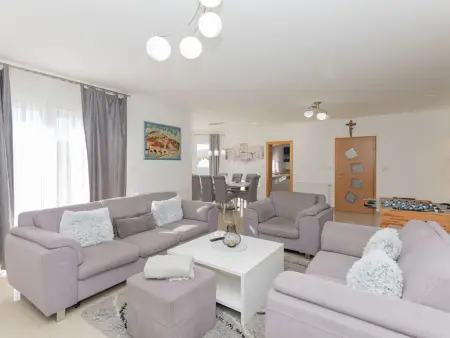 Maison Bilić à Imotski : piscine chauffée et 5 chambres : photo 3