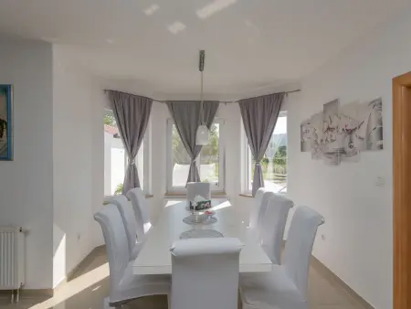 Maison Bilić à Imotski : piscine chauffée et 5 chambres : photo 4