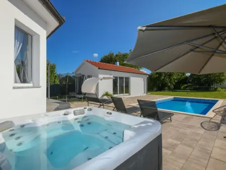 Maison Bilić à Imotski : piscine chauffée et 5 chambres : photo 7