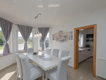 Maison Bilić à Imotski : piscine chauffée et 5 chambres : photo 8