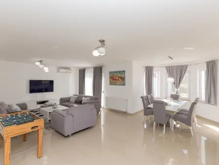 Maison Bilić à Imotski : piscine chauffée et 5 chambres : photo 9