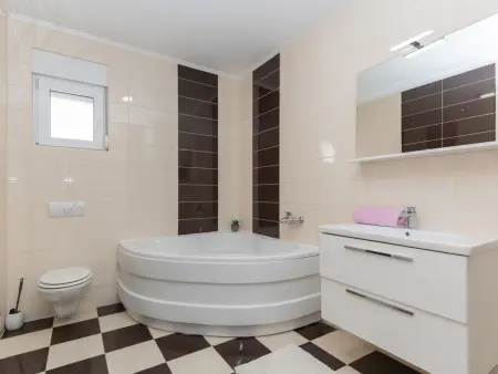 Maison Bilić à Imotski : piscine chauffée et 5 chambres : photo 25