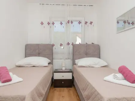 Maison Bilić à Imotski : piscine chauffée et 5 chambres : photo 26