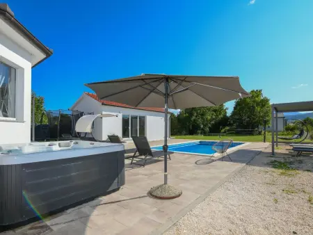 Maison Bilić à Imotski : piscine chauffée et 5 chambres : photo 30