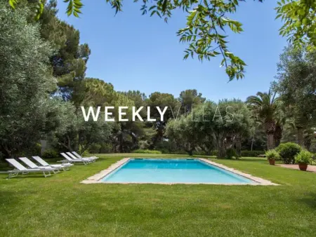 Location villa à Sitges, Charmante villa catalane avec piscine privée et climatisation à 20 min des plages
