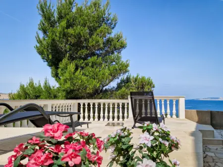 Maison Mara à Karlobag, 20 m de la mer : photo 15