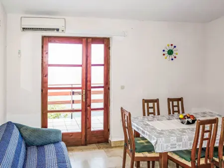 Maison Mara à Karlobag, 20 m de la mer : photo 21