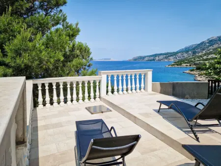 Maison Mara à Karlobag, 20 m de la mer : photo 28