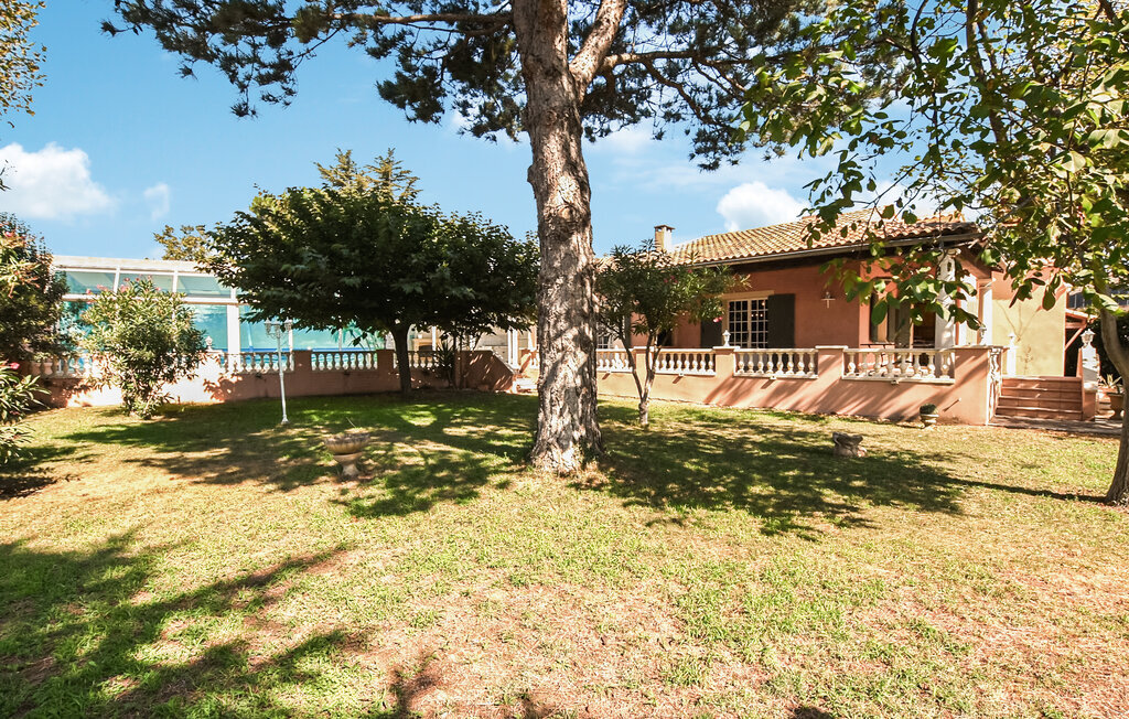 Maison 4 chambres avec piscine intérieure en Provence - Photo 1
