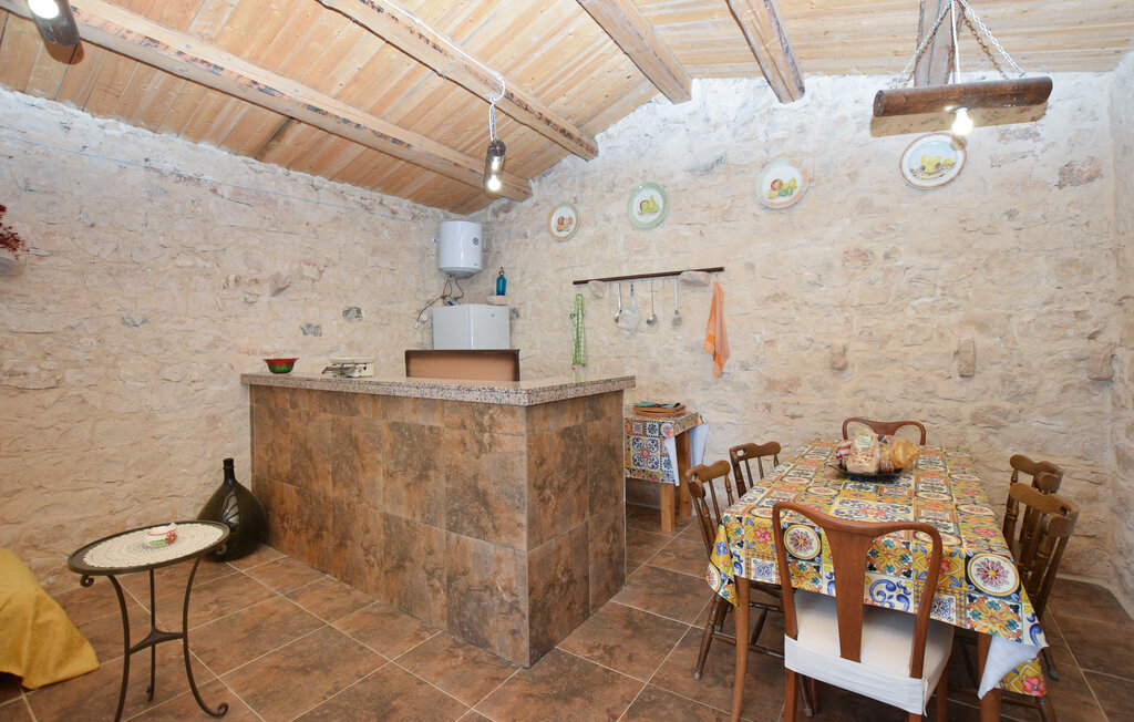 Maison pierre et bois à Scicli, terrasse couverte - Photo 16