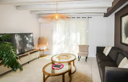 Maison provençale avec piscine privée à Rochefort du Gard : photo 4