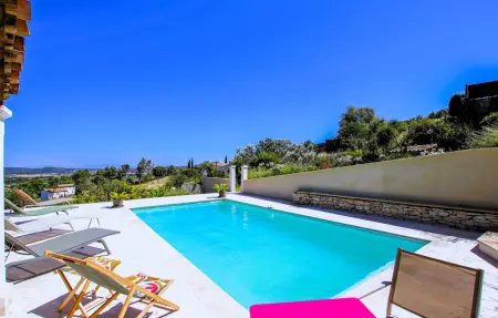Maison provençale avec piscine privée à Rochefort du Gard : photo 11