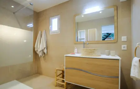 Maison provençale avec piscine privée à Rochefort du Gard : photo 31