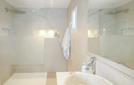 Maison provençale avec piscine privée à Rochefort du Gard : photo 32