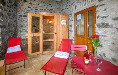 Ancienne ferme en pierre aux Monts d'Ardèche, 8 personnes : photo 8