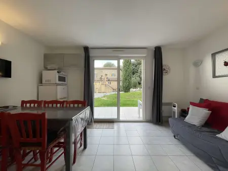 Location maison à Salavas, Maison T3 climatisée avec piscine, animaux admis, parking