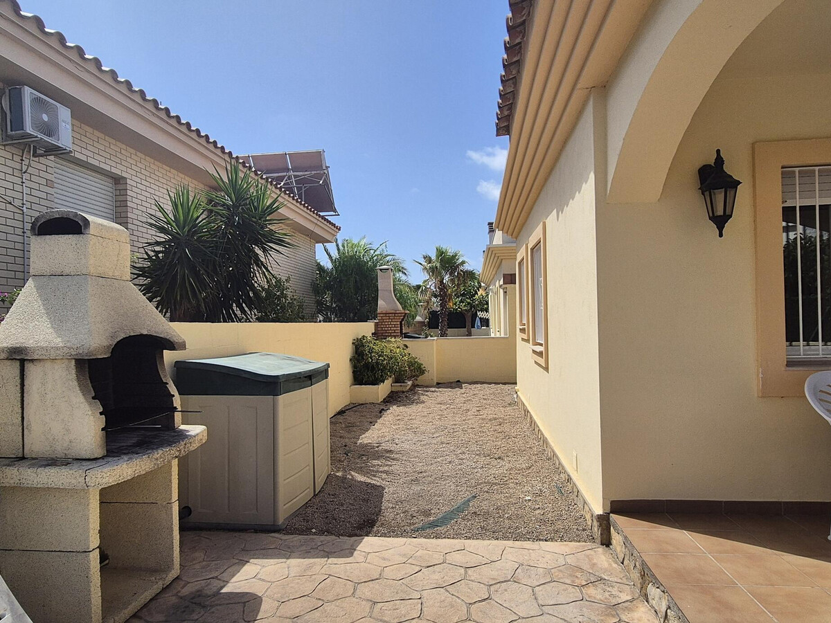 Casa Encarni à Riumar : maison 6 pers, piscine, plage à 100m - Photo 5
