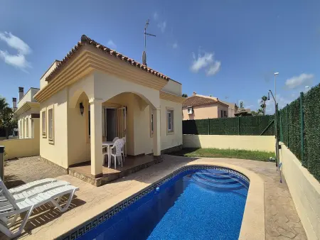 Location maison à Deltebre, Maison à Riumar: Charme Familial avec Piscine Privée
