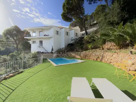 Location maison à Begur, Villa méditerranéenne rénovée près de la plage avec piscine