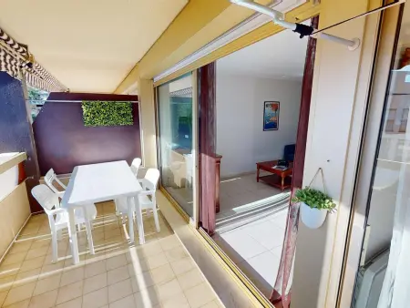 Location appartement à Menton, 2P calme avec terrasse, piscine, parking et wifi