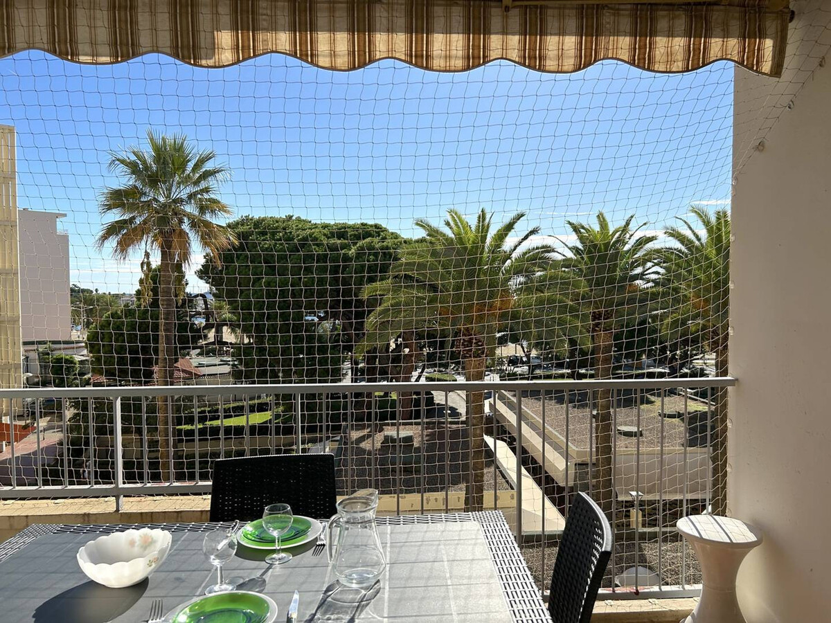 Studio au Lavandou, balcon à 20 m de la plage - Photo 1