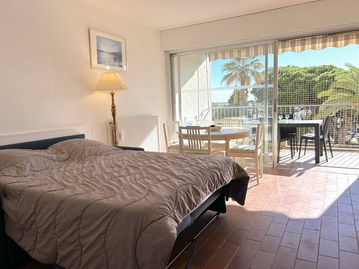 Studio au Lavandou, balcon à 20 m de la plage - Photo 3