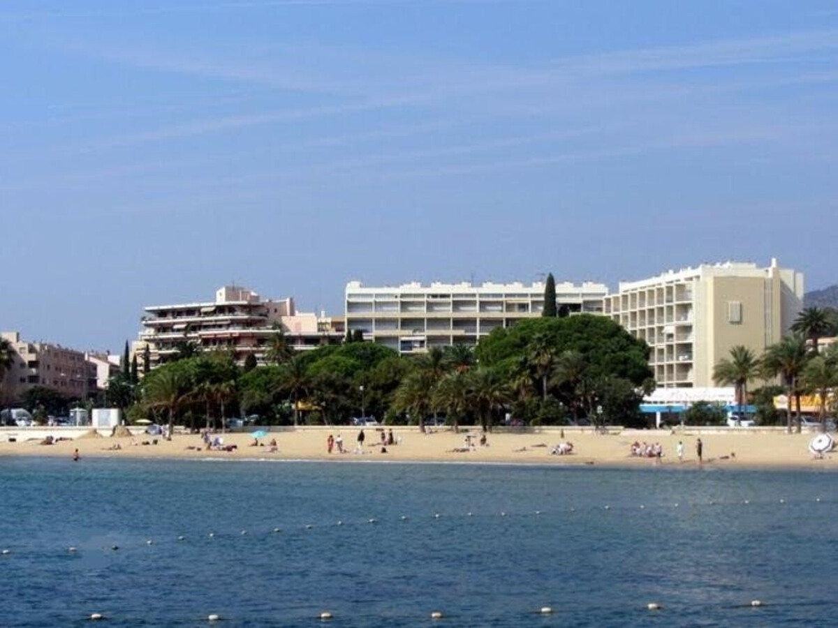 Studio au Lavandou, balcon à 20 m de la plage - Photo 10