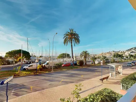Location appartement à Menton, Studio avec terrasse face mer et WiFi à Menton