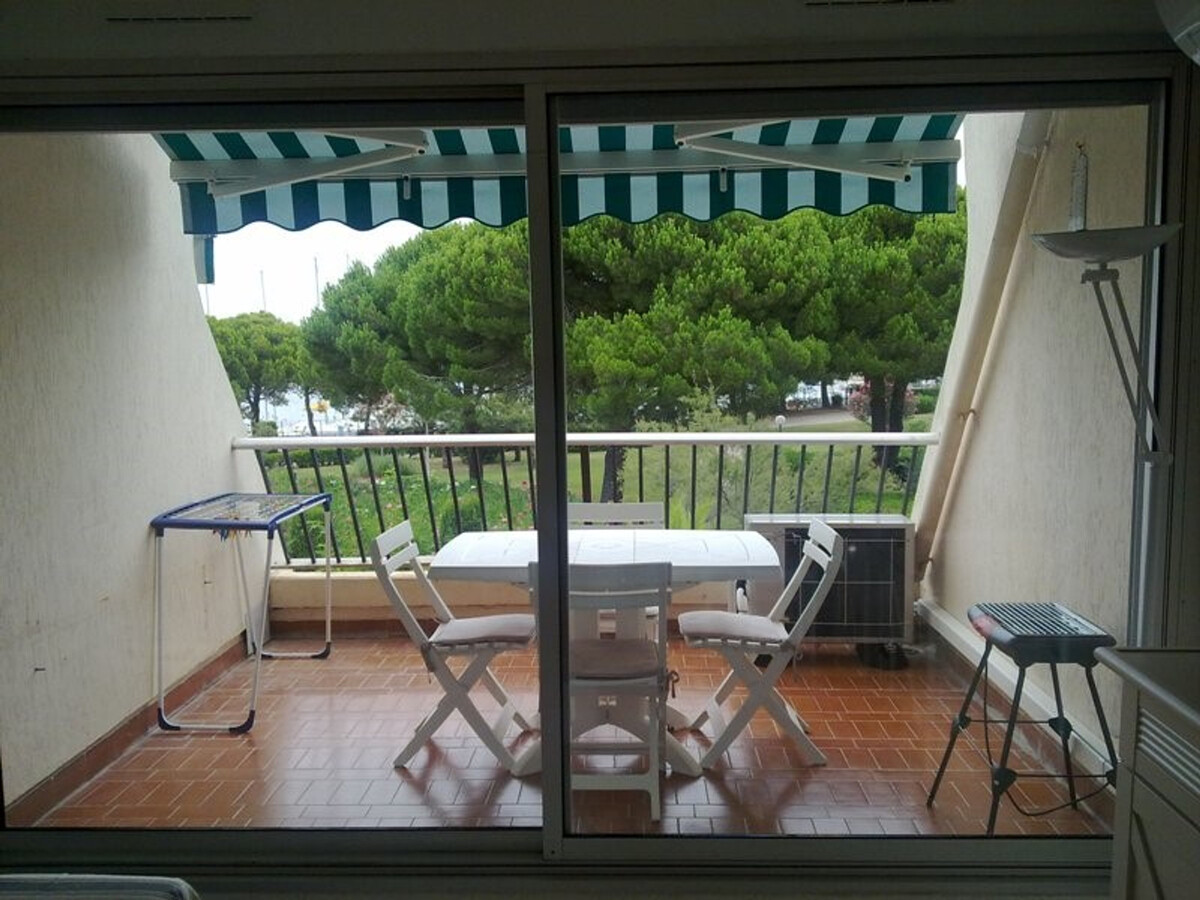 Studio cabine climatisé avec piscine et parking au Grau du Roi - Photo 4