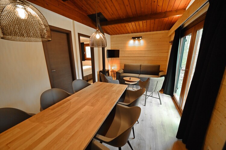 Chalet Douglas à Virtoine : 2 chambres, poêle à bois - Photo 2