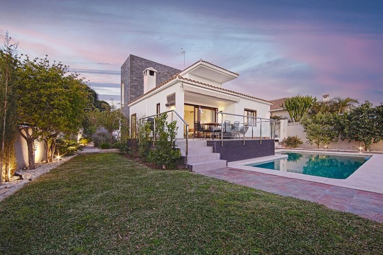 Villa moderne à 300 m de la plage de Marbella - Photo 1
