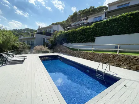 Location appartement à Begur, Maison moderne avec piscine commune et parking à Begur