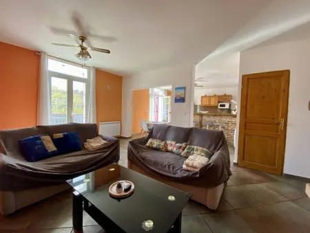 T3 rénové 2024 à Cambo-les-Bains, 4 pers, parking : photo 4