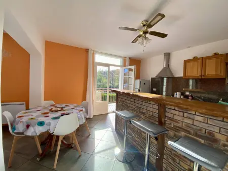 T3 rénové 2024 à Cambo-les-Bains, 4 pers, parking : photo 5