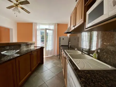 T3 rénové 2024 à Cambo-les-Bains, 4 pers, parking : photo 8