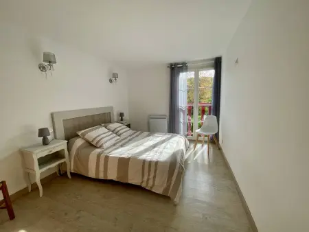 T3 rénové 2024 à Cambo-les-Bains, 4 pers, parking : photo 12