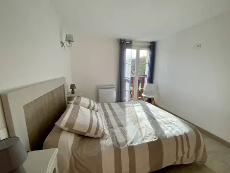 T3 rénové 2024 à Cambo-les-Bains, 4 pers, parking : photo 14