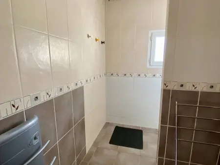 T3 rénové 2024 à Cambo-les-Bains, 4 pers, parking : photo 18