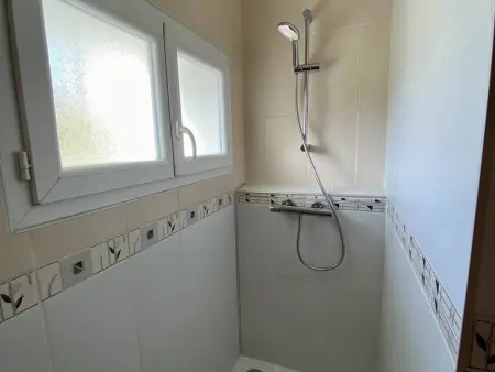 T3 rénové 2024 à Cambo-les-Bains, 4 pers, parking : photo 20