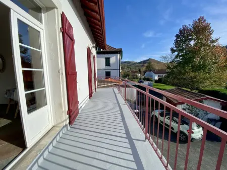T3 rénové 2024 à Cambo-les-Bains, 4 pers, parking : photo 23