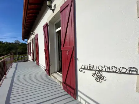 T3 rénové 2024 à Cambo-les-Bains, 4 pers, parking : photo 24