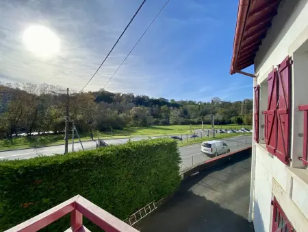 T3 rénové 2024 à Cambo-les-Bains, 4 pers, parking : photo 25