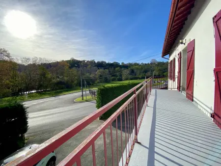 T3 rénové 2024 à Cambo-les-Bains, 4 pers, parking : photo 26