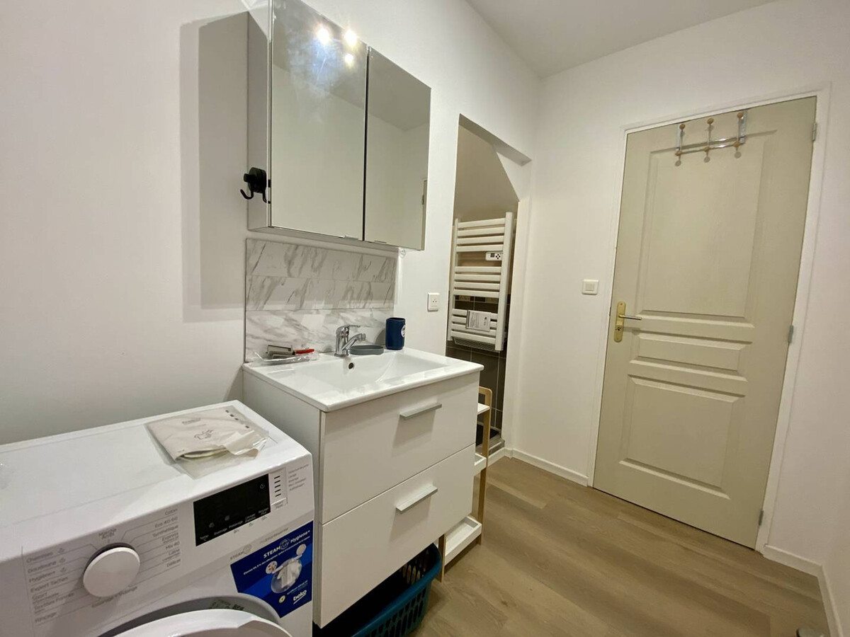 T2 rénové 2024 à Cambo-les-Bains, parking inclus - Photo 9