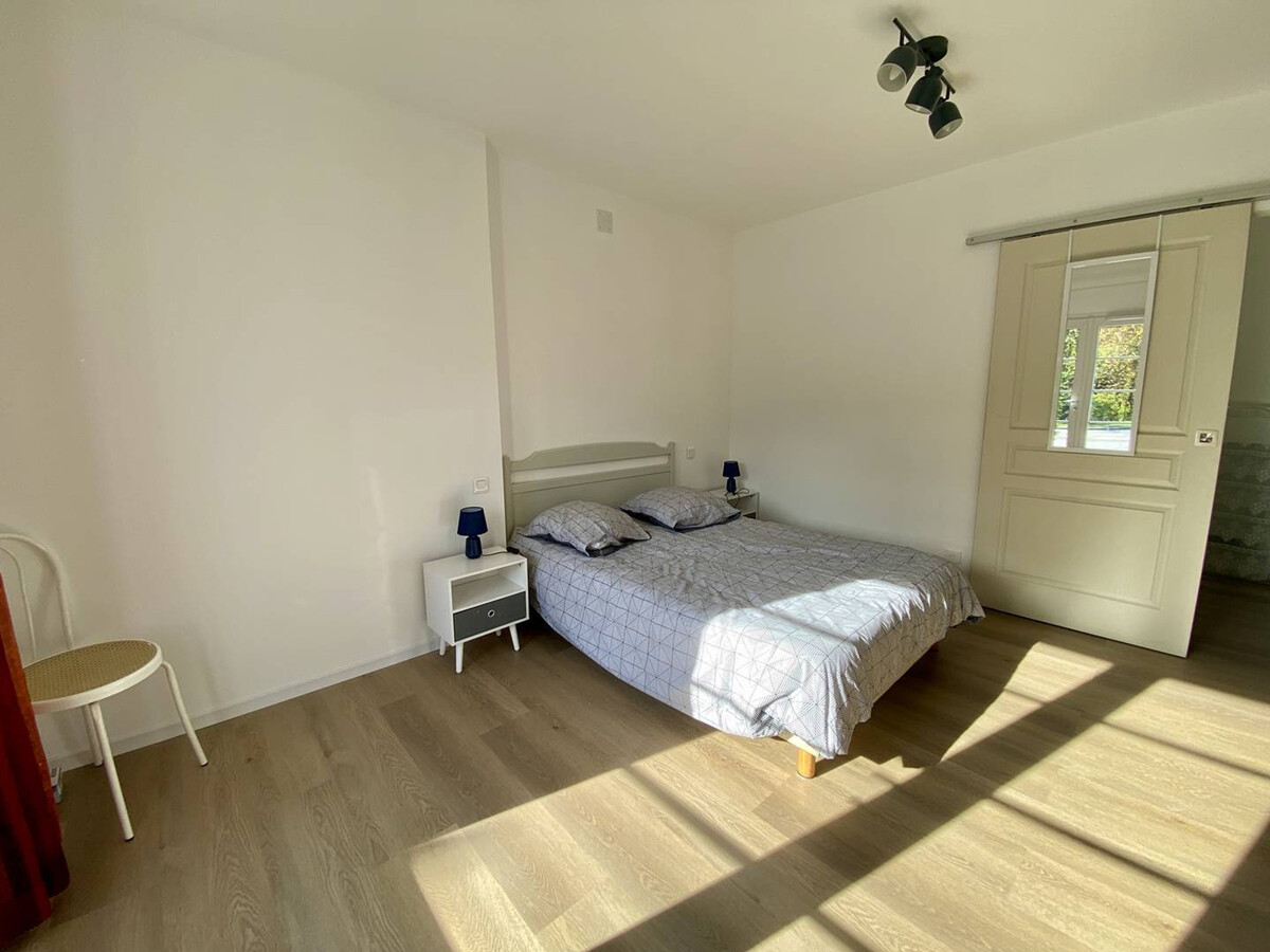 T2 rénové 2024 à Cambo-les-Bains, parking inclus - Photo 11